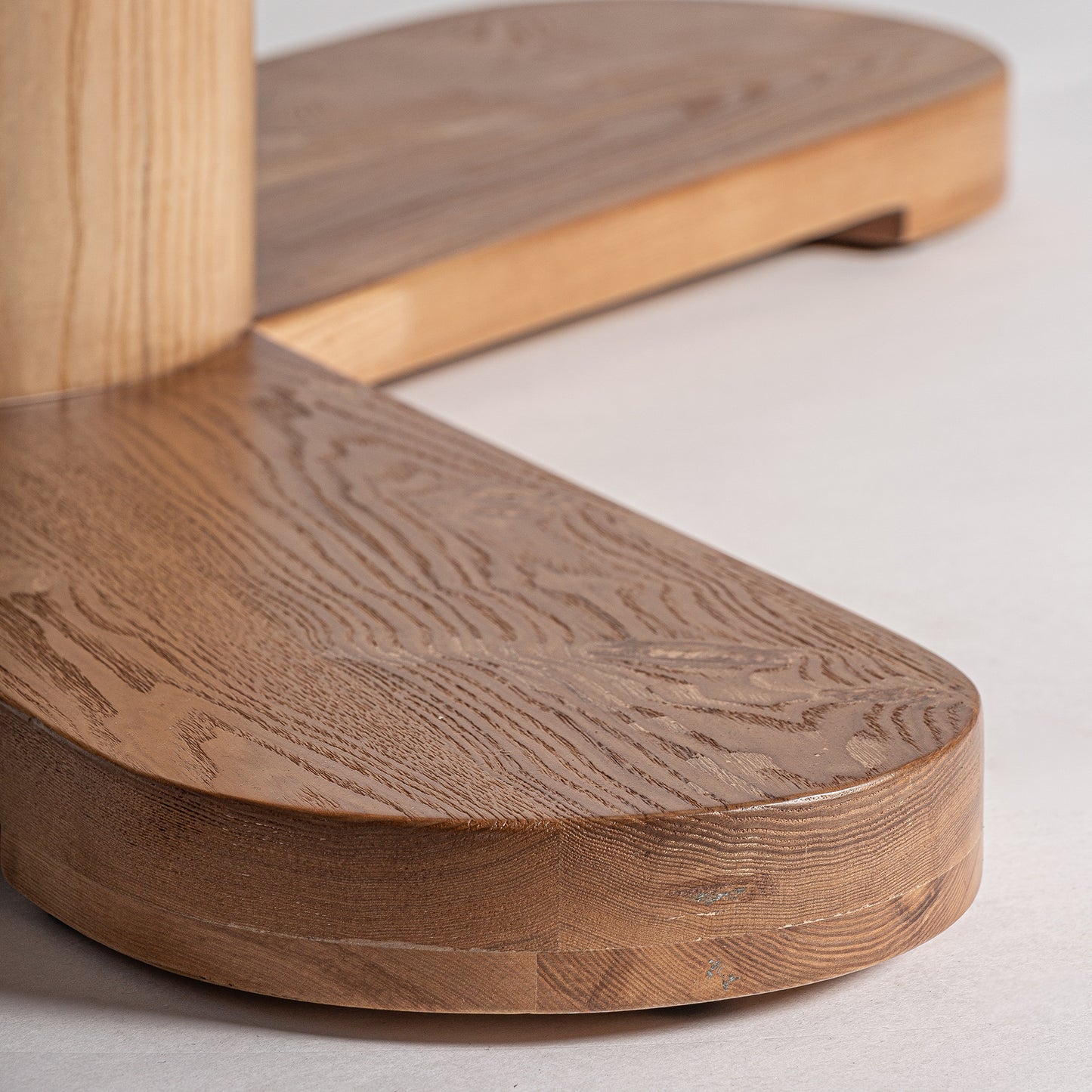 MESA DE COMEDOR DE MADERA DE PINO, MADERA DE ROBLE Y PIEDRA